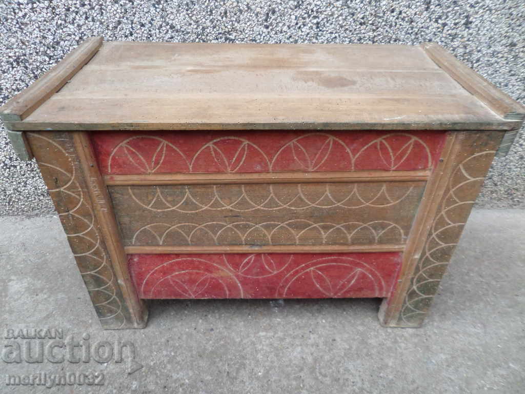 Old chest, shepherd's carving, chest of drawers, suitcase