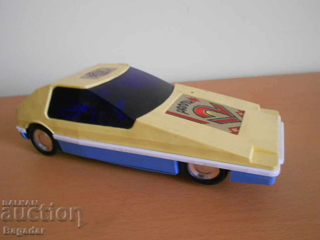 Стара руска играчка кола с цена 10.00 лв. | € 5.11 Стара руска играчка кола с цена 10.00 лв. | € 5.11