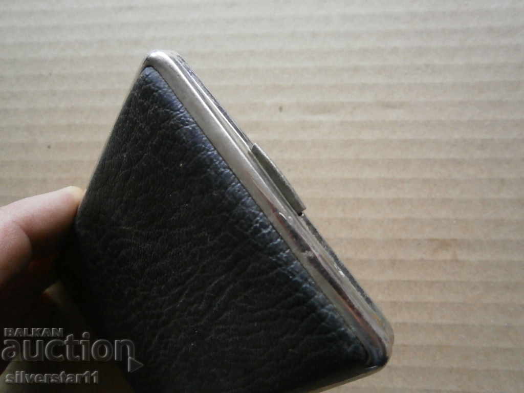 Delivery of old cigarette case Delivery of old cigarette case