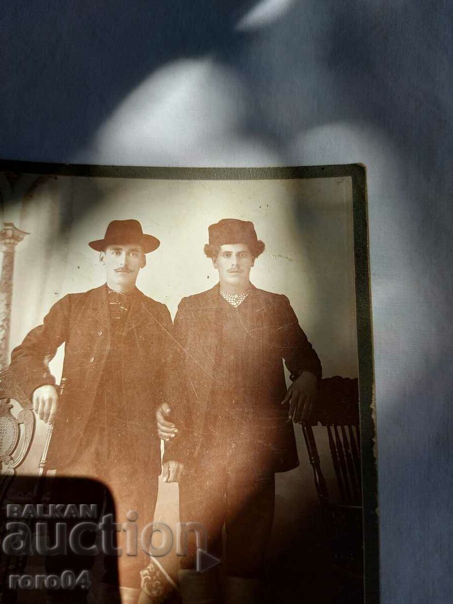 Delivery of PRECIOUS STONE DRAGED GOLD RING WITH LOW GOLD