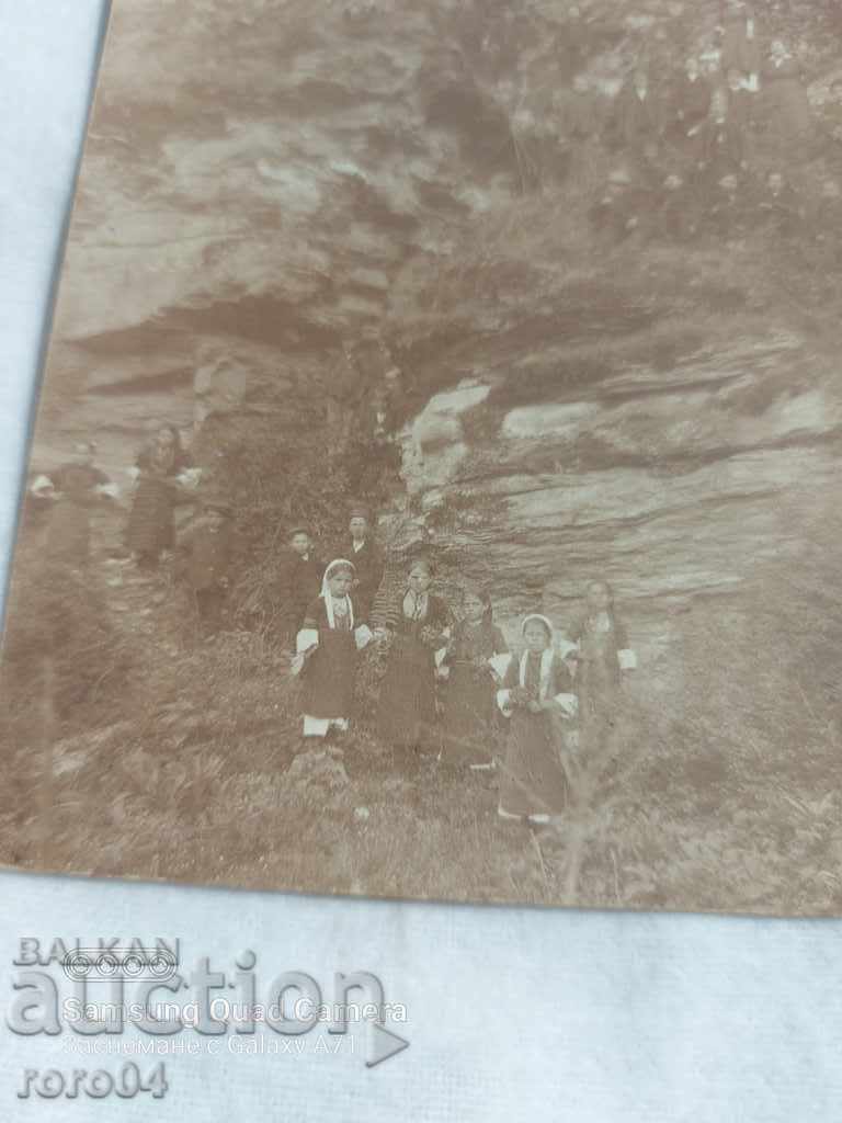 Auction CARRIERS - CHILDREN - ROCKS Auction CARRIERS - CHILDREN - ROCKS