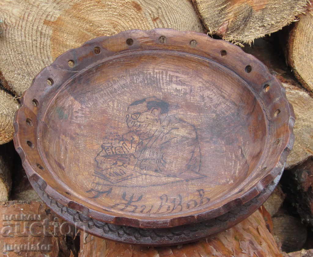 Delivery of an old wooden plate with a bust of Todor Zhivkov bay Tosho