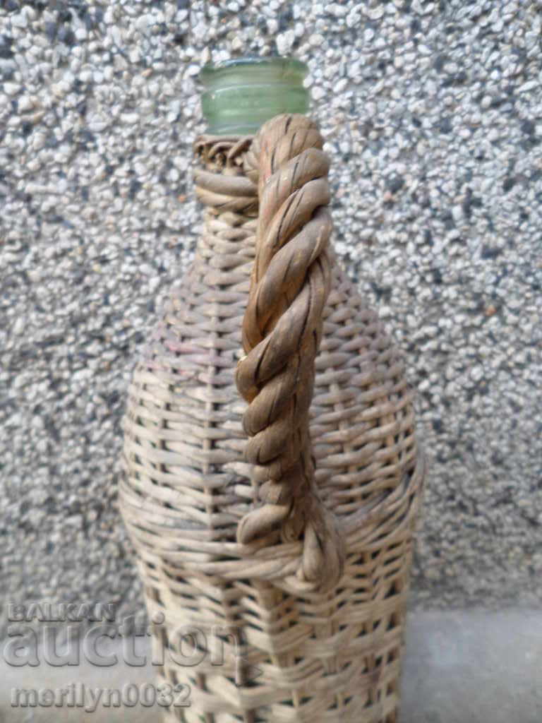 An old wallet, a bottle, a bottle - 6 An old wallet, a bottle, a bottle - 6