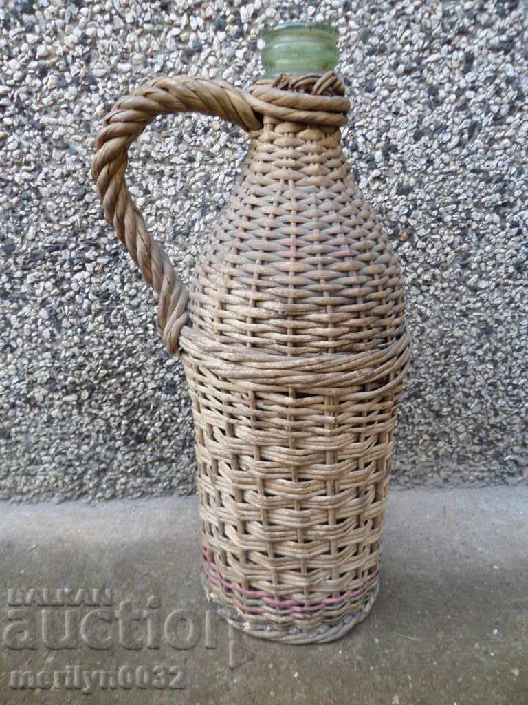Стара плетена дамаджана, бутилка, шише