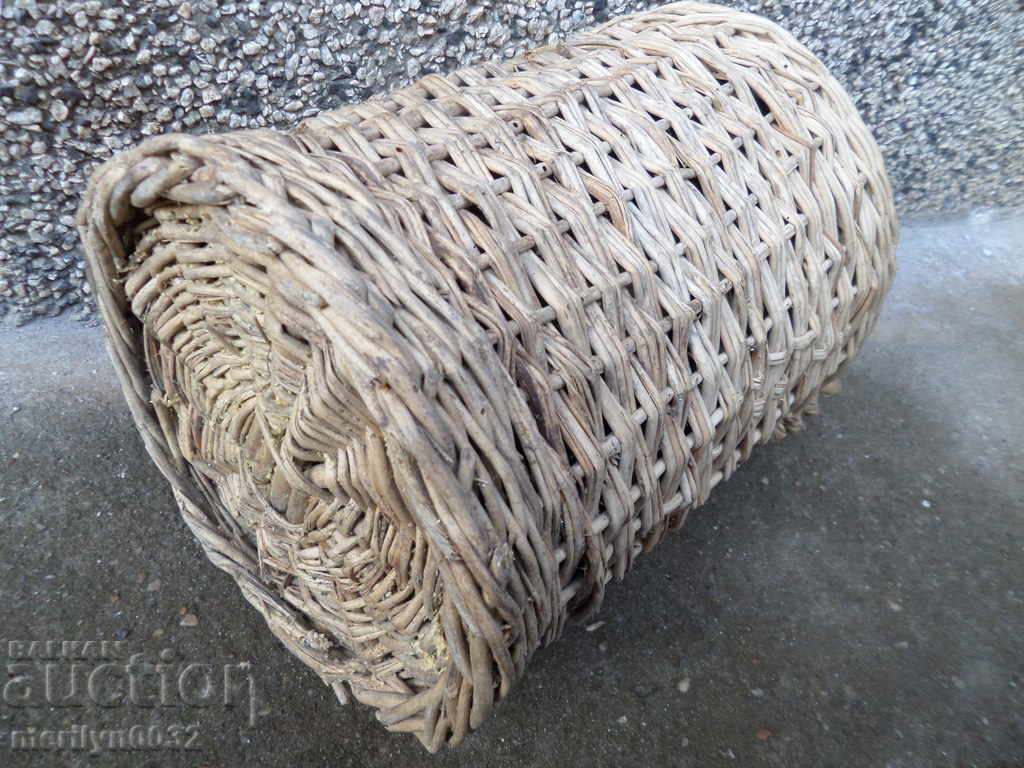 An old wallet, a bottle, a bottle with price 54.00 BGN | € 27.61 An old wallet, a bottle, a bottle with price 54.00 BGN | € 27.61