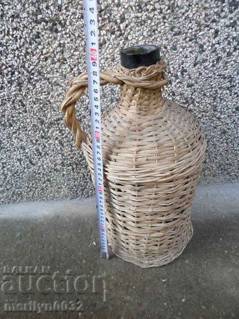 Delivery of An old wallet, a bottle, a bottle Delivery of An old wallet, a bottle, a bottle