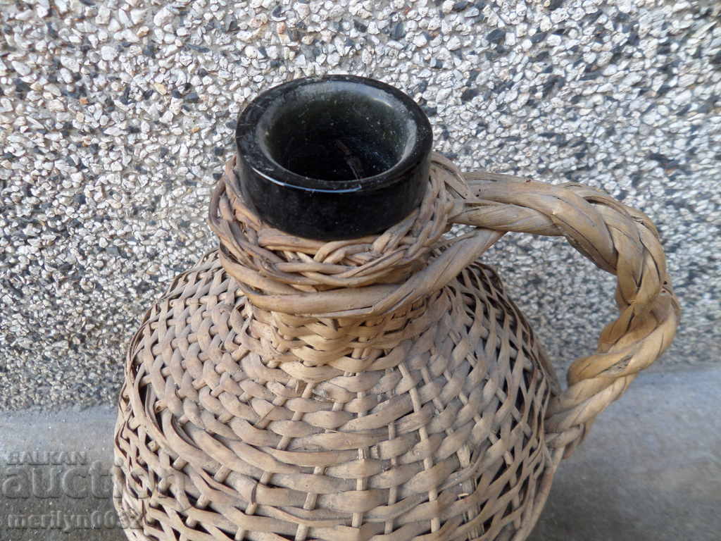 An old wallet, a bottle, a bottle - 6 An old wallet, a bottle, a bottle - 6