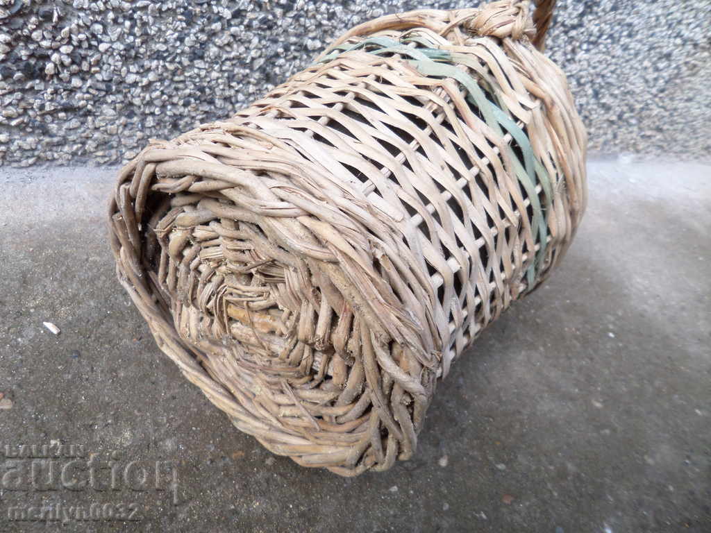 Delivery of An old wallet, a bottle, a bottle Delivery of An old wallet, a bottle, a bottle