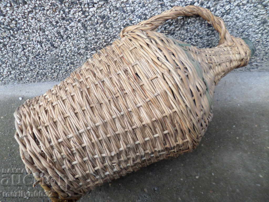 Veche damigeană împletită, butelie, sticlă cu preț € 39.96 | 78.16 BGN