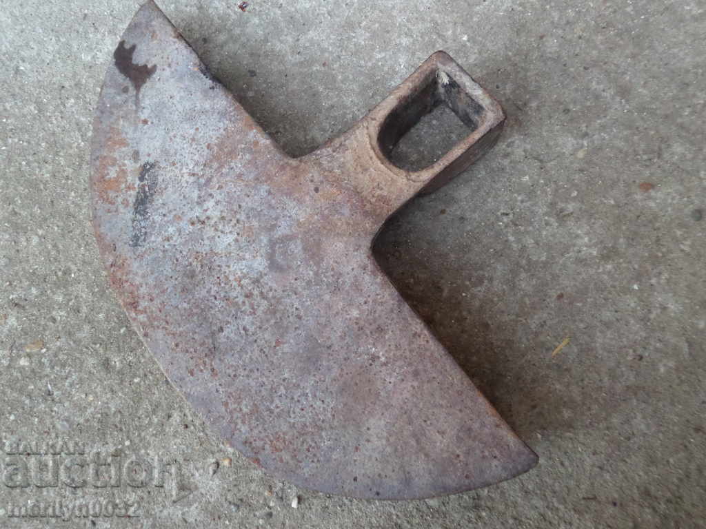 Auction Old pick, wrought iron, appliance, tool chap Auction Old pick, wrought iron, appliance, tool chap