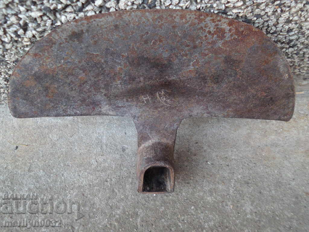 Delivery of Old pick, wrought iron, appliance, tool chap Delivery of Old pick, wrought iron, appliance, tool chap