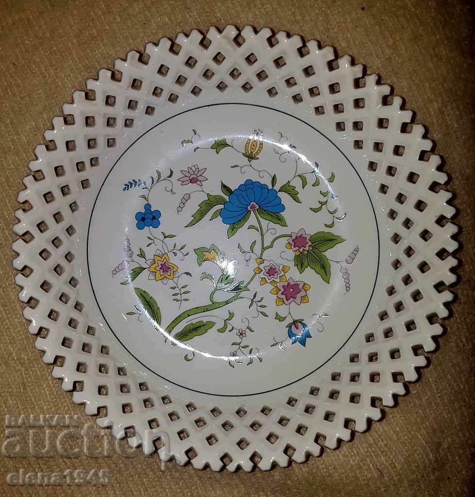 Nouă farfurie de porțelan Nouă farfurie de porțelan