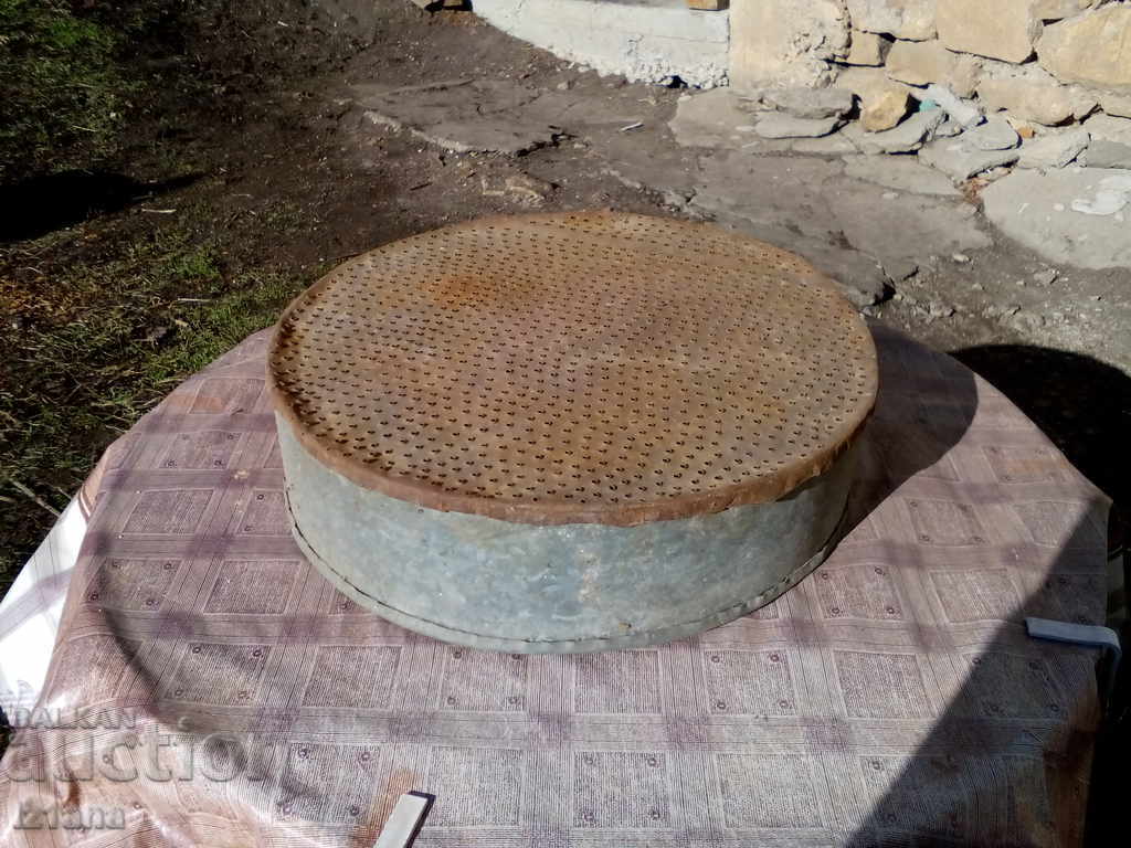 An old sieve with price 20.00 BGN | € 10.23 An old sieve with price 20.00 BGN | € 10.23