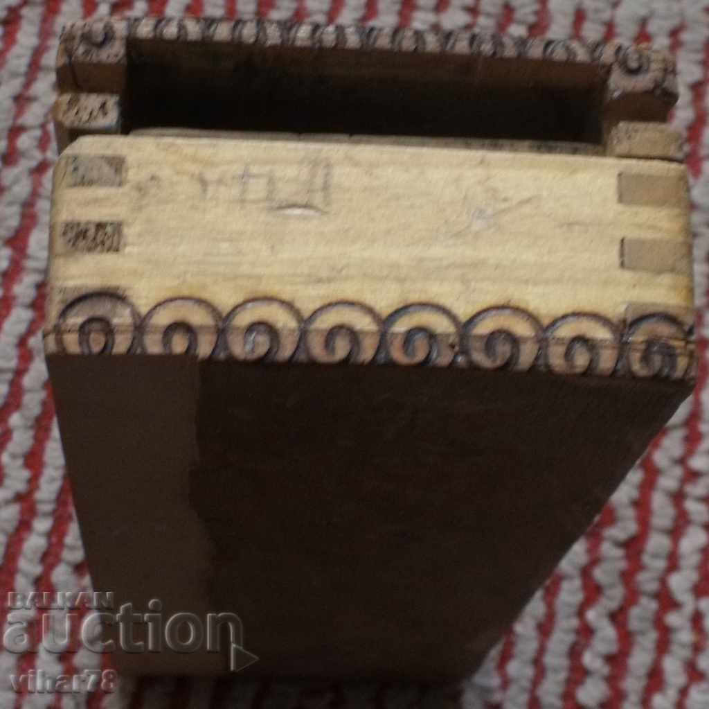 Auction An old wooden pencil box Auction An old wooden pencil box
