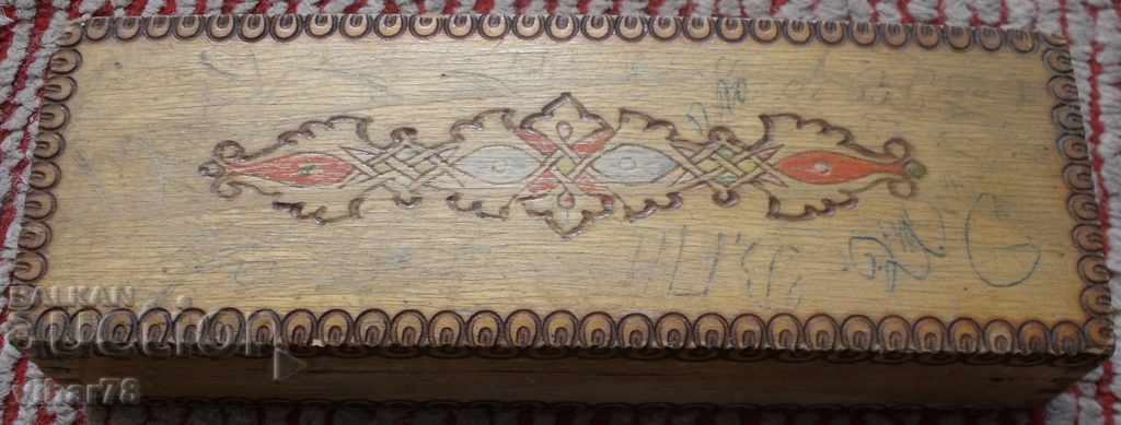 Стара дървена кутия за моливи