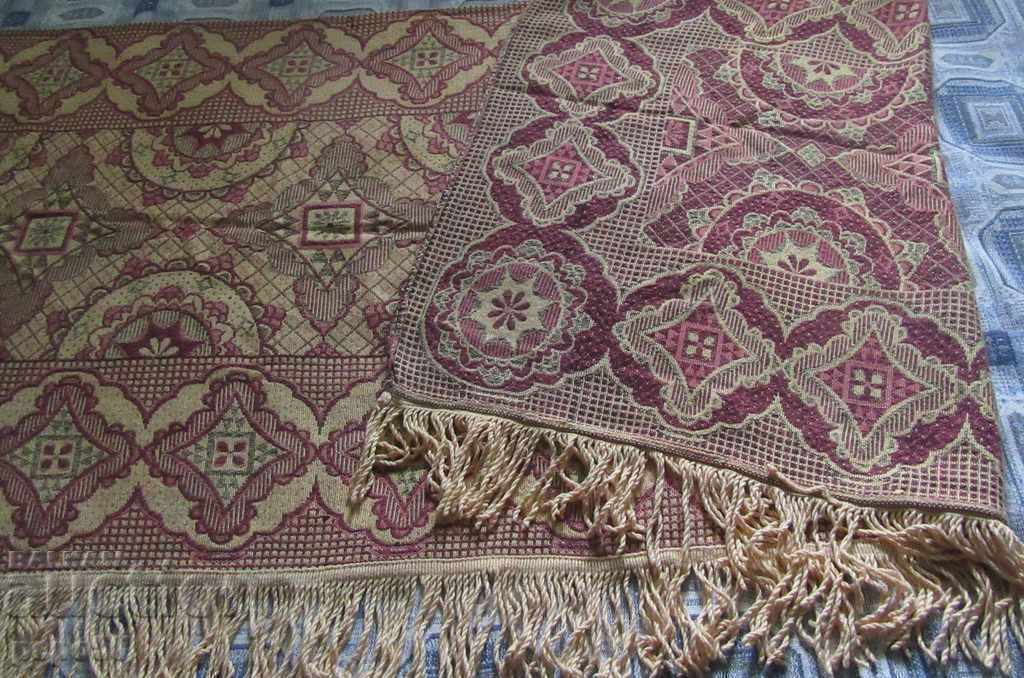 2 bucăți jacard covor de perete / 150 x 57 cm / cu preț 10.00 BGN | € 5.11