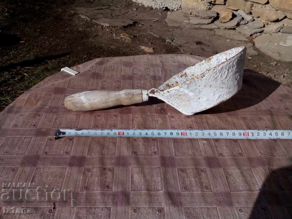 Auction  An ancient construction paddle