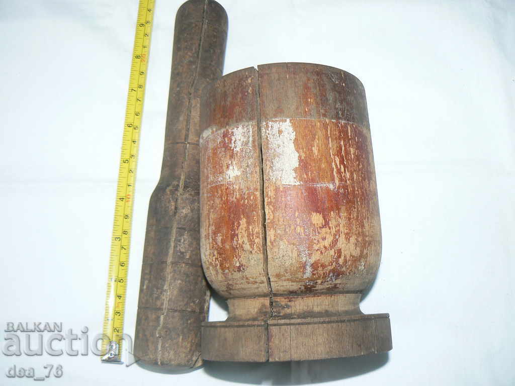 Auction Old wooden mortar Auction Old wooden mortar