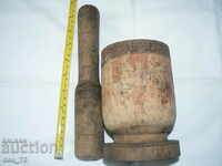 mortar vechi din lemn