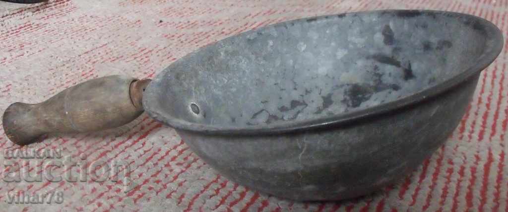 old pot with price 34.99 BGN | € 17.89