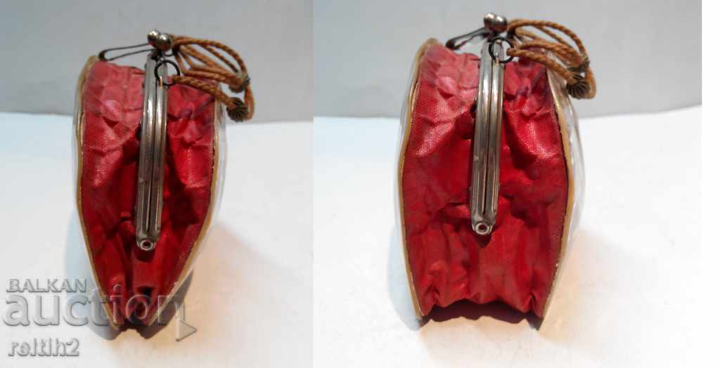 geanta veche sidefat cu preț 100.00 BGN | € 51.13 geanta veche sidefat cu preț 100.00 BGN | € 51.13