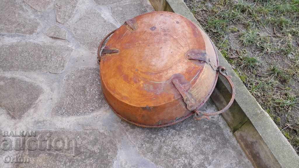 Auction Old forged copper baking pan Auction Old forged copper baking pan