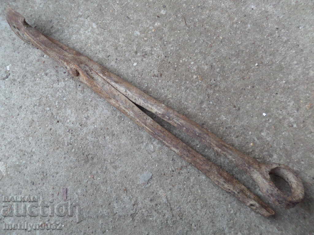 Delivery of Old forged scissors tool sprockets wrought iron Delivery of Old forged scissors tool sprockets wrought iron