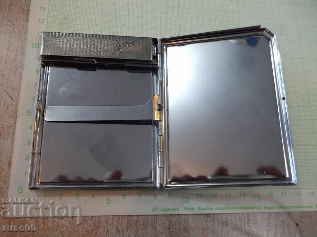 Licitație Cutie de tabat și brichetă din cristal piezo cu funcționare cu flacără moale