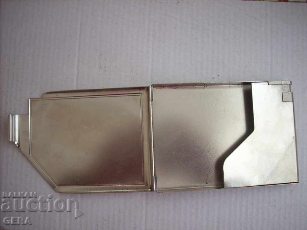 Auction the cigarette case Auction the cigarette case