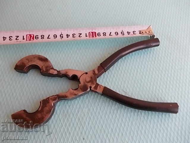 Pliers with price 20.00 BGN | € 10.23 Pliers with price 20.00 BGN | € 10.23
