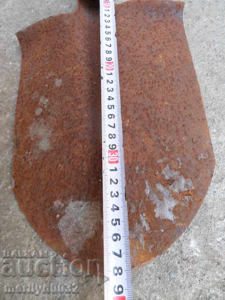 Auction Old straight shovel, wrought iron Auction Old straight shovel, wrought iron