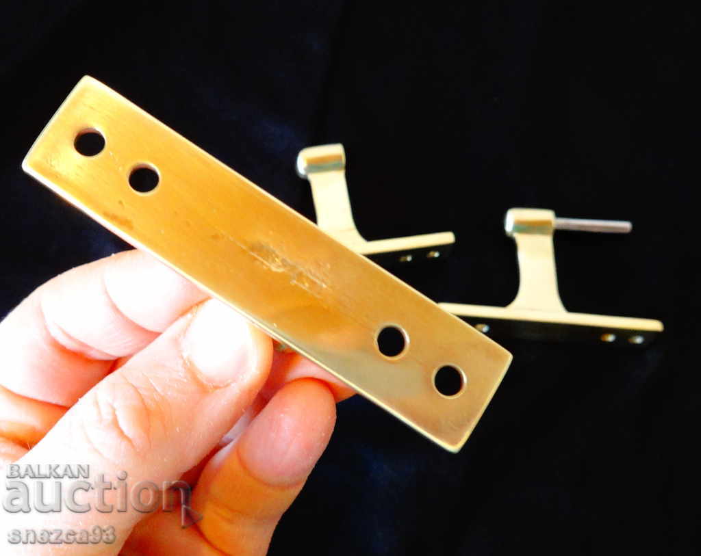 Παράδοση Ορειχάλκινοι μεντεσέδες. Παράδοση Ορειχάλκινοι μεντεσέδες.