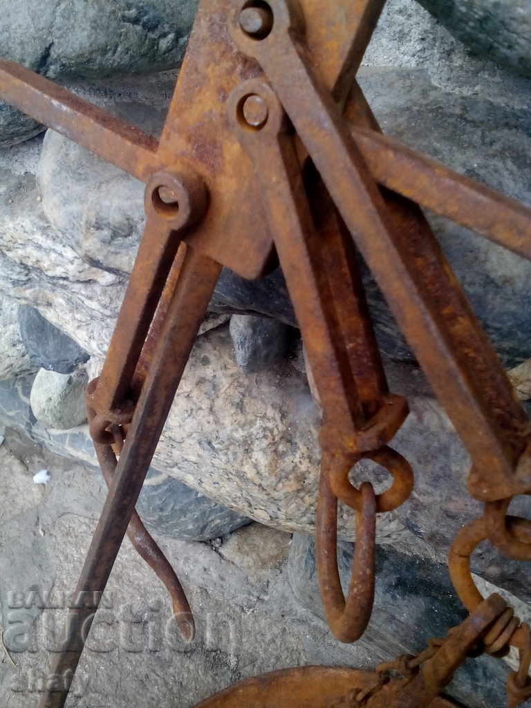 Auction Old scale. Paltinza Auction Old scale. Paltinza