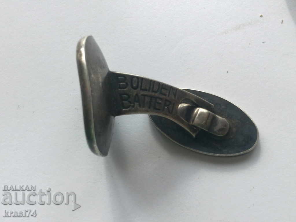 Επώνυμα ασημένια μανικετόκουμπα με τιμή 30.00 BGN | € 15.34 Επώνυμα ασημένια μανικετόκουμπα με τιμή 30.00 BGN | € 15.34