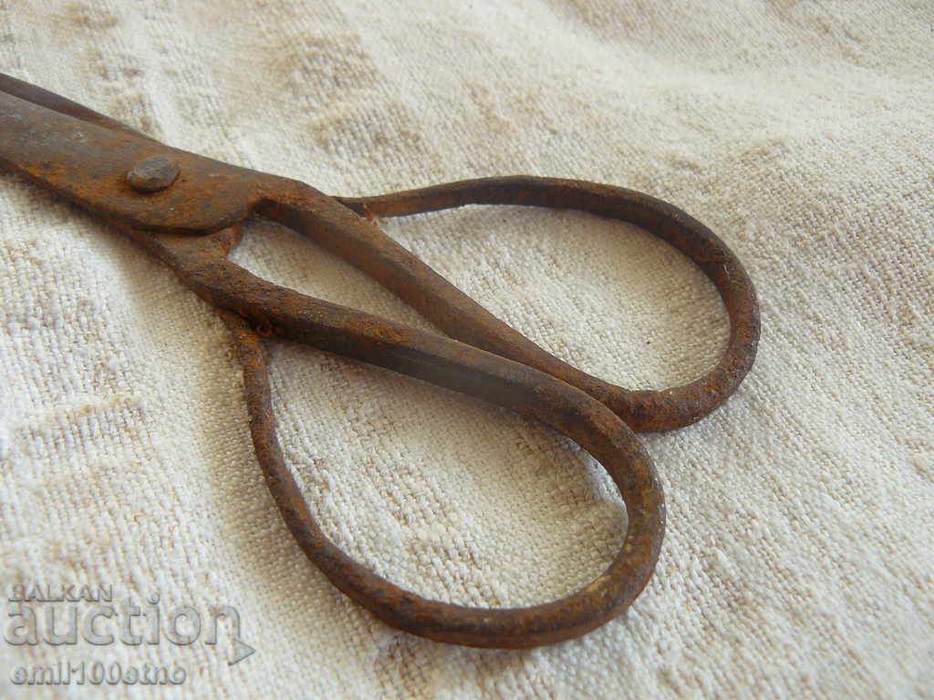 Old forged scissors with price 5.00 BGN | € 2.56 Old forged scissors with price 5.00 BGN | € 2.56