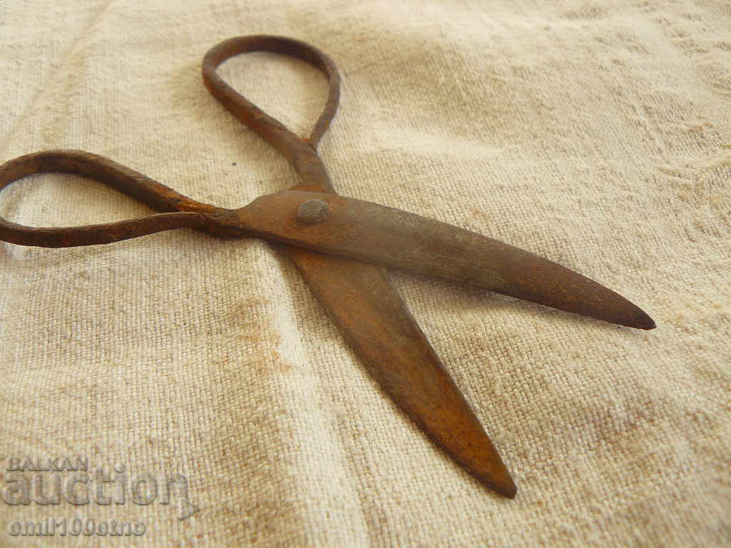 Delivery of Old forged scissors Delivery of Old forged scissors