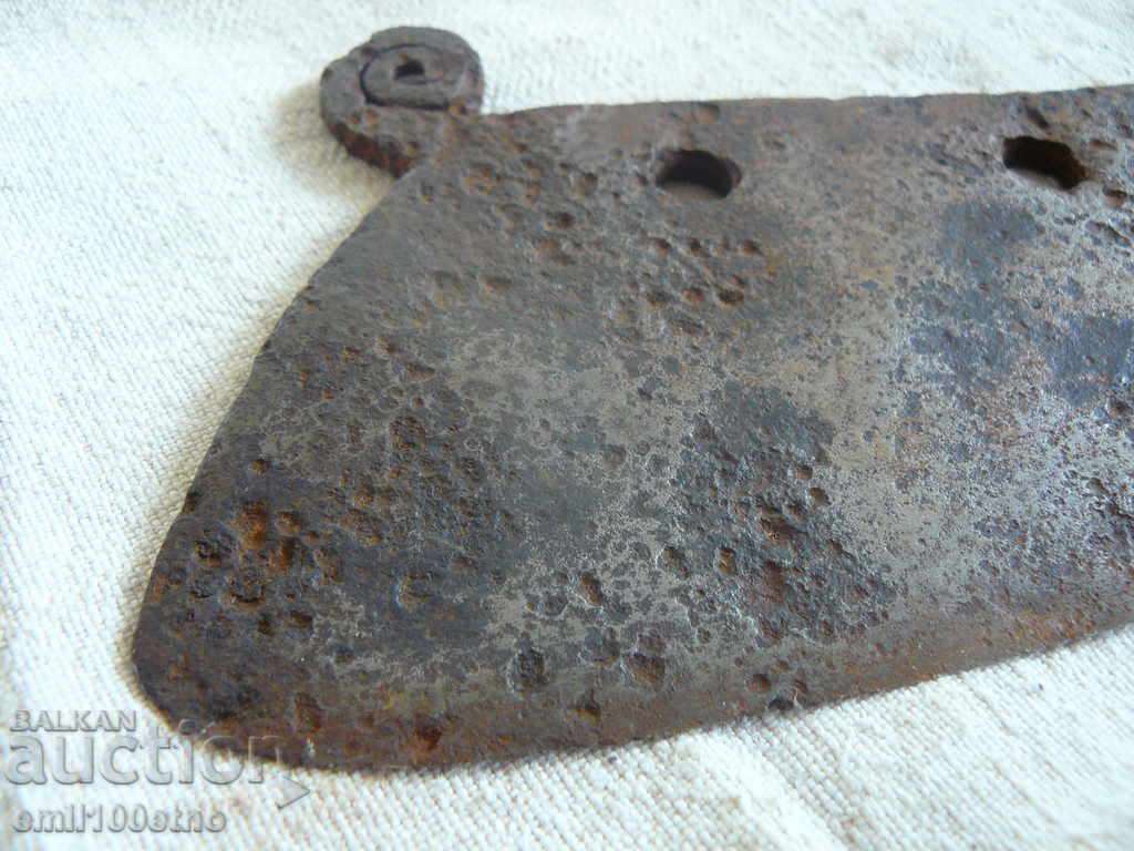 Old forged chopper with price 20.00 BGN | € 10.23 Old forged chopper with price 20.00 BGN | € 10.23
