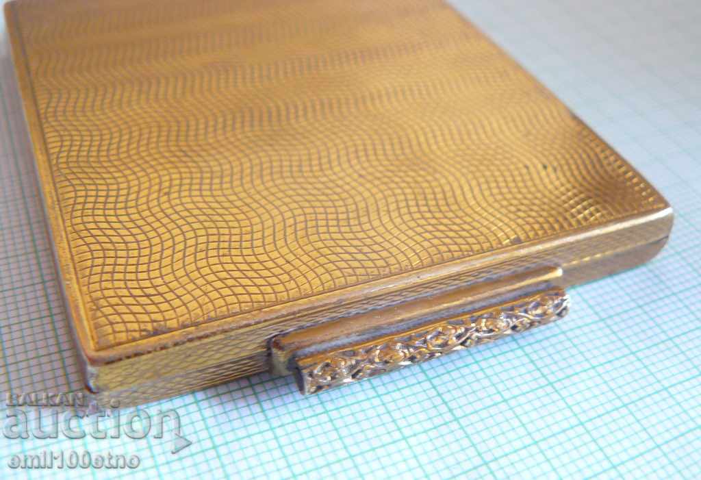 κουτί Γυναικών - ένα συμπαγές με έναν καθρέφτη με τιμή 8.00 BGN | € 4.09 κουτί Γυναικών - ένα συμπαγές με έναν καθρέφτη με τιμή 8.00 BGN | € 4.09