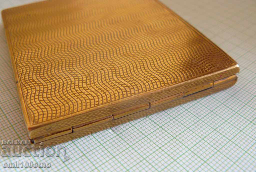 Δημοπρασία κουτί Γυναικών - ένα συμπαγές με έναν καθρέφτη Δημοπρασία κουτί Γυναικών - ένα συμπαγές με έναν καθρέφτη