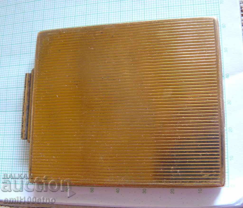 Παράδοση κουτί Γυναικών - ένα συμπαγές με έναν καθρέφτη Παράδοση κουτί Γυναικών - ένα συμπαγές με έναν καθρέφτη