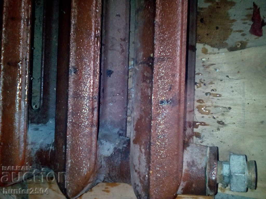 Planor din fontă radiator (sau întreg) URSS nou. Pret 1 buc. cu preț 3.95 BGN | € 2.02