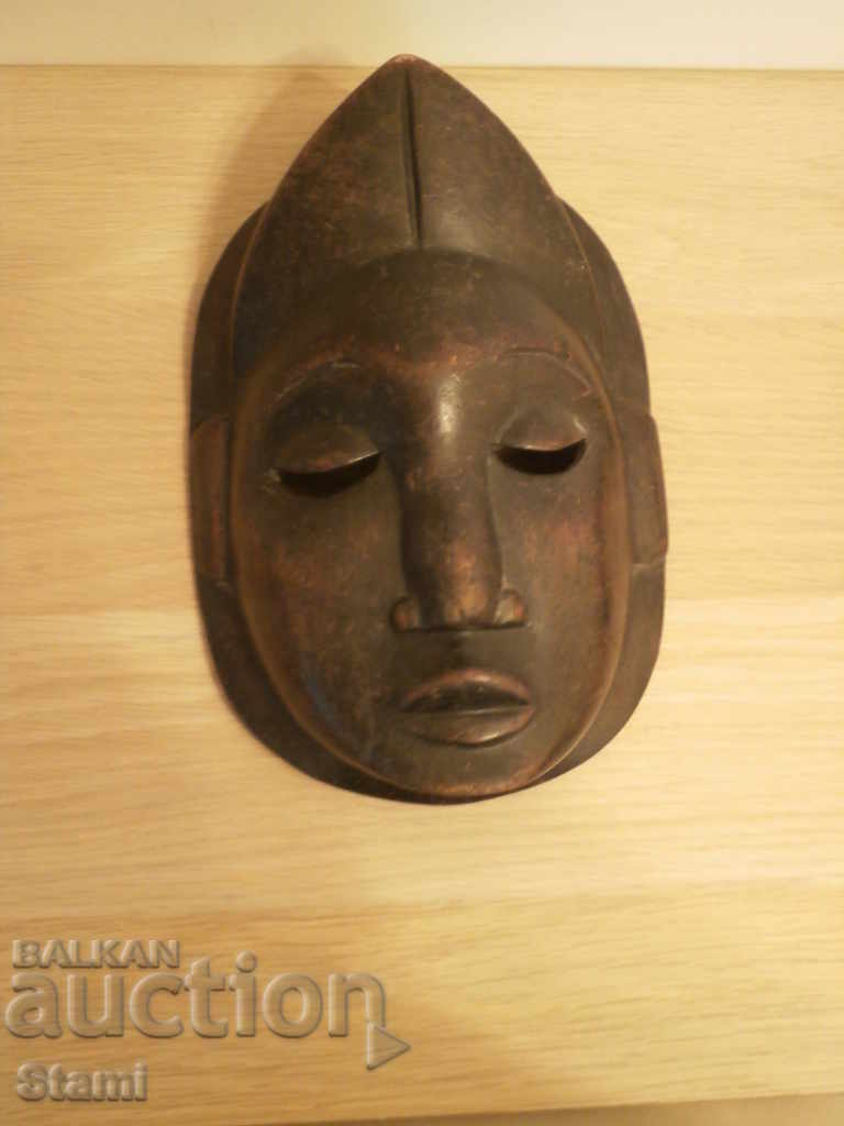 Livrarea Masca Afrikanska Calabar Livrarea Masca Afrikanska Calabar