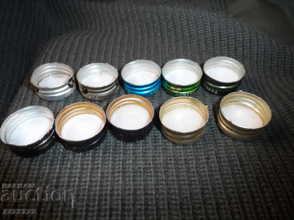 Delivery of Lot of 10 pcs. old caps Delivery of Lot of 10 pcs. old caps