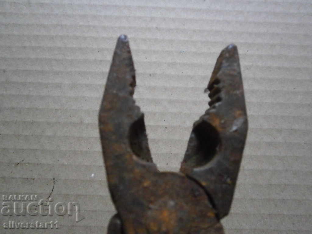 old pliers and key lot - 7 old pliers and key lot - 7