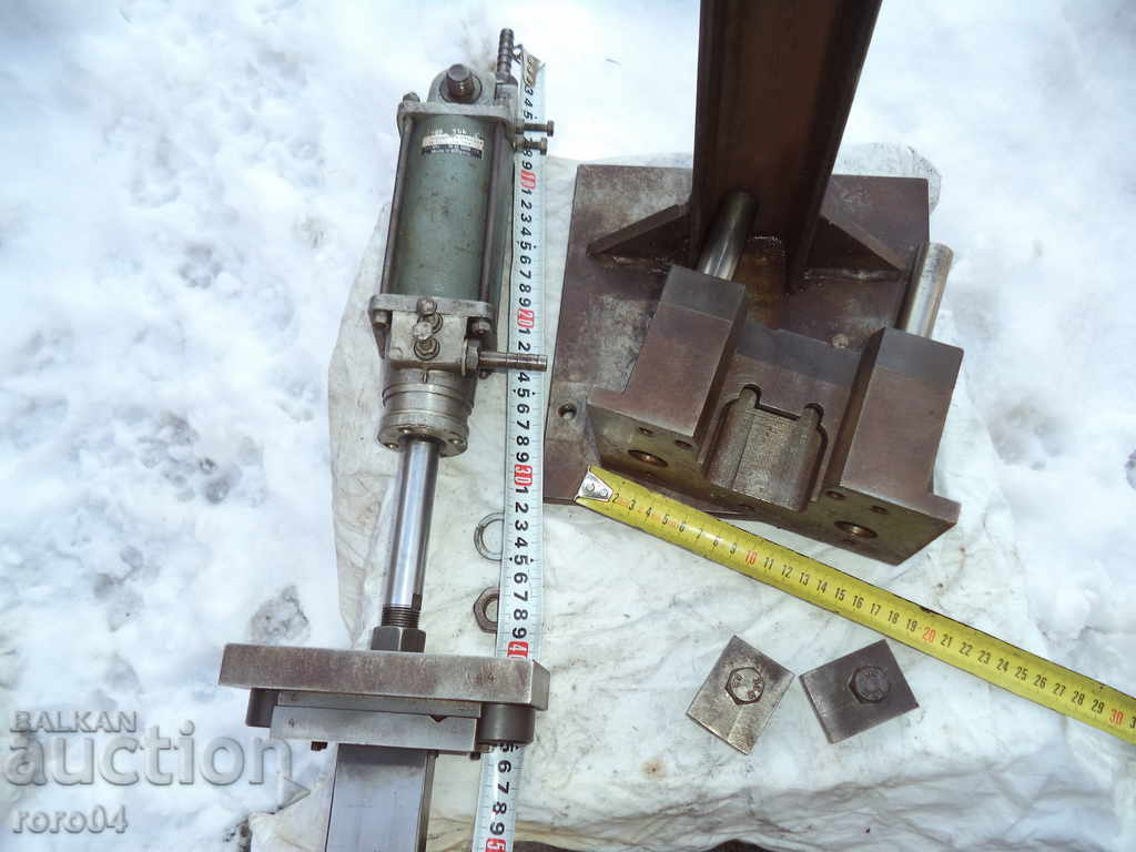 STARA BULGARIAN PNEUMATIC PRESS / SCRIPT - ACTUALLY with price 350.00 BGN | € 178.95 STARA BULGARIAN PNEUMATIC PRESS / SCRIPT - ACTUALLY with price 350.00 BGN | € 178.95