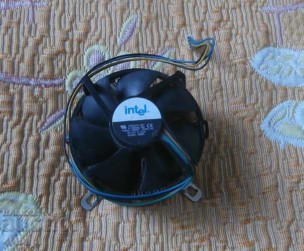 Computer Parts - Fan 3 with price 7.00 BGN | € 3.58 Computer Parts - Fan 3 with price 7.00 BGN | € 3.58