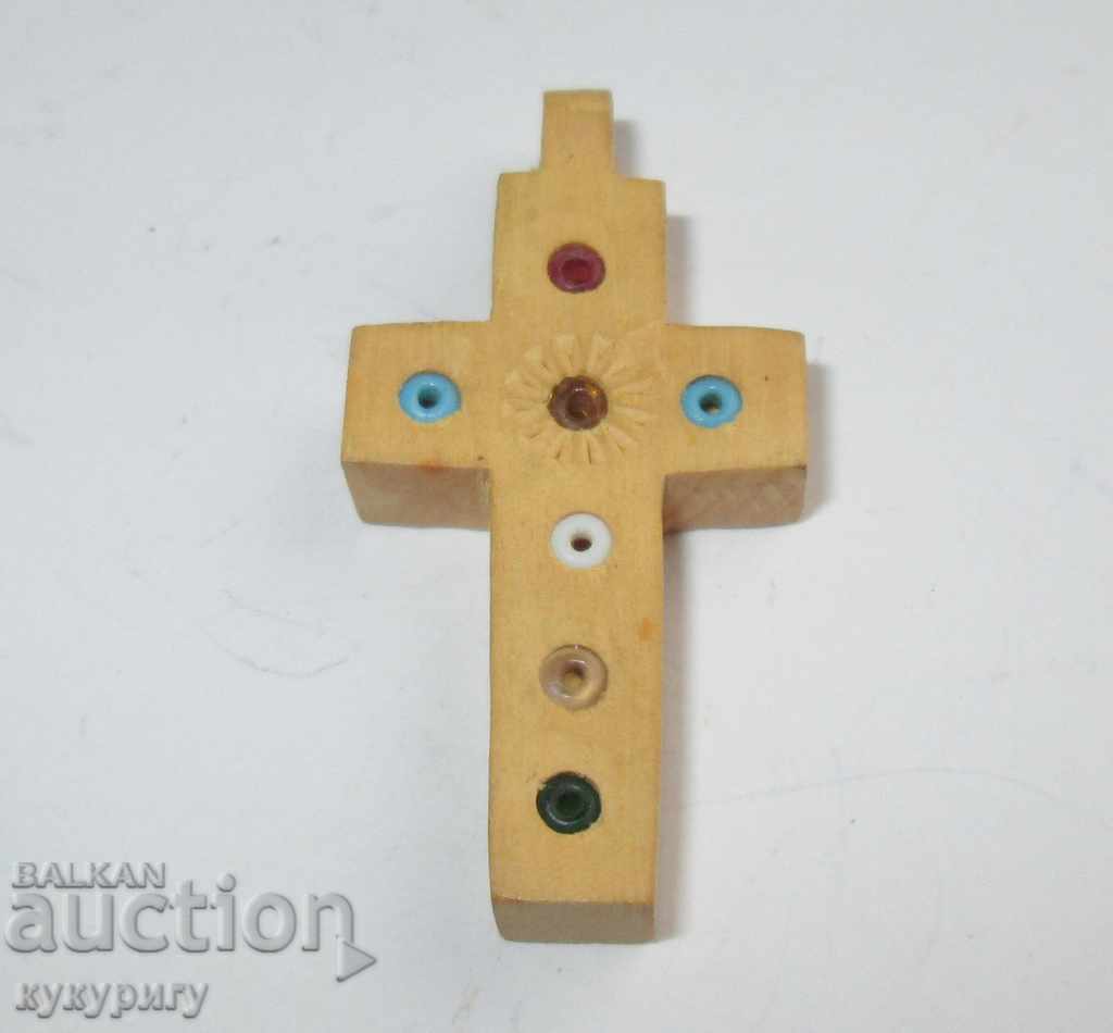 Старинен религиозен дървен кръст с мъниста висулка накит