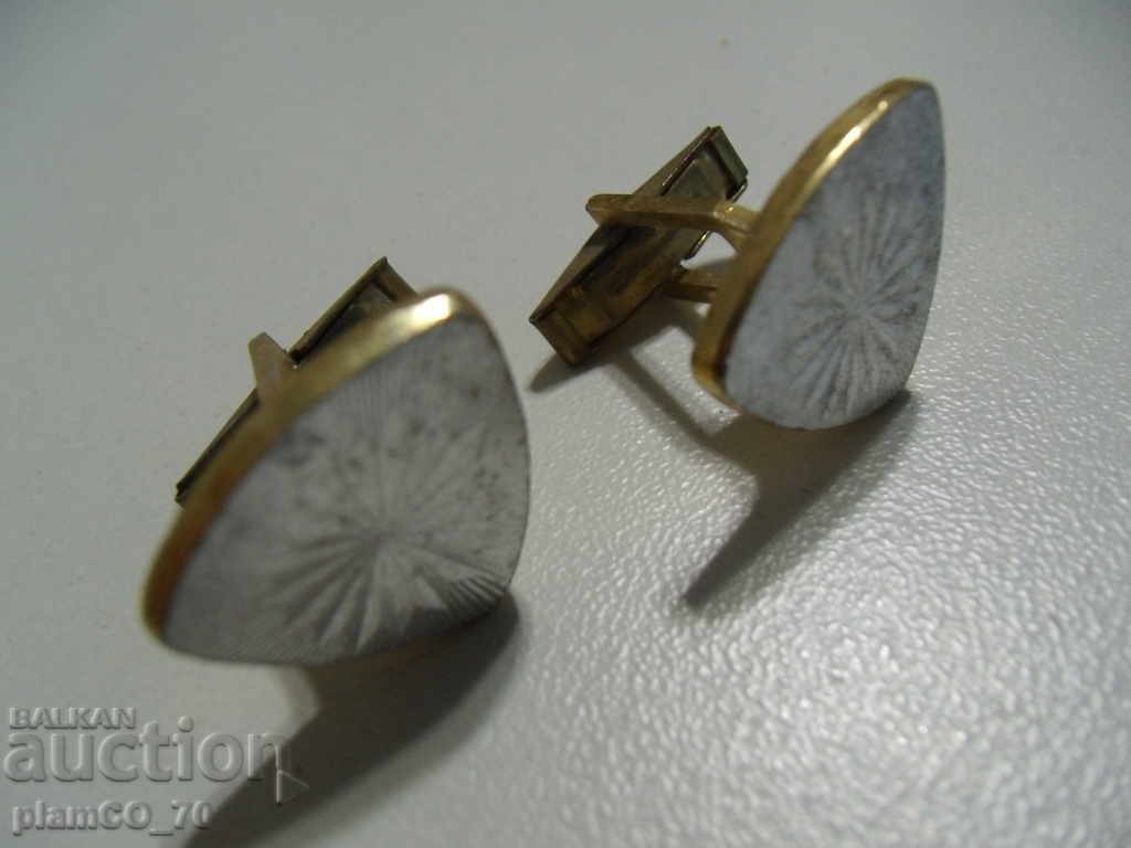 Delivery of 402 old cufflinks Delivery of 402 old cufflinks