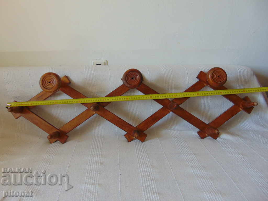 Vechi pliere lemn cuier cu preț 35.00 BGN | € 17.90 Vechi pliere lemn cuier cu preț 35.00 BGN | € 17.90