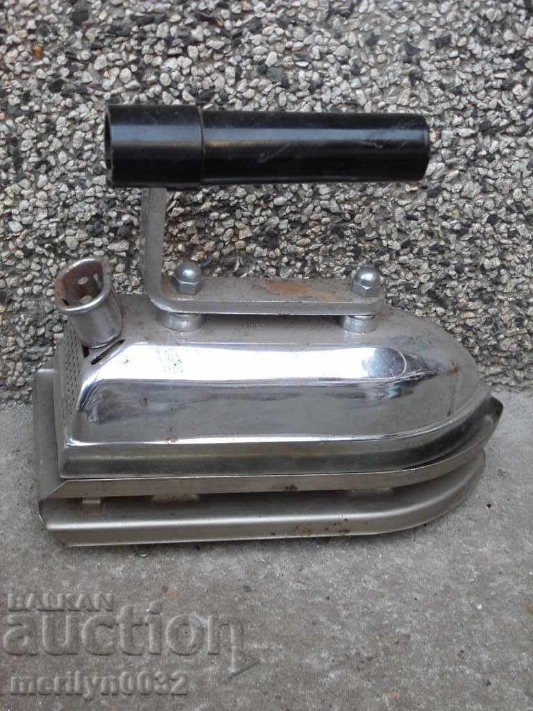 Old electric iron with price 67.00 BGN | € 34.26 Old electric iron with price 67.00 BGN | € 34.26